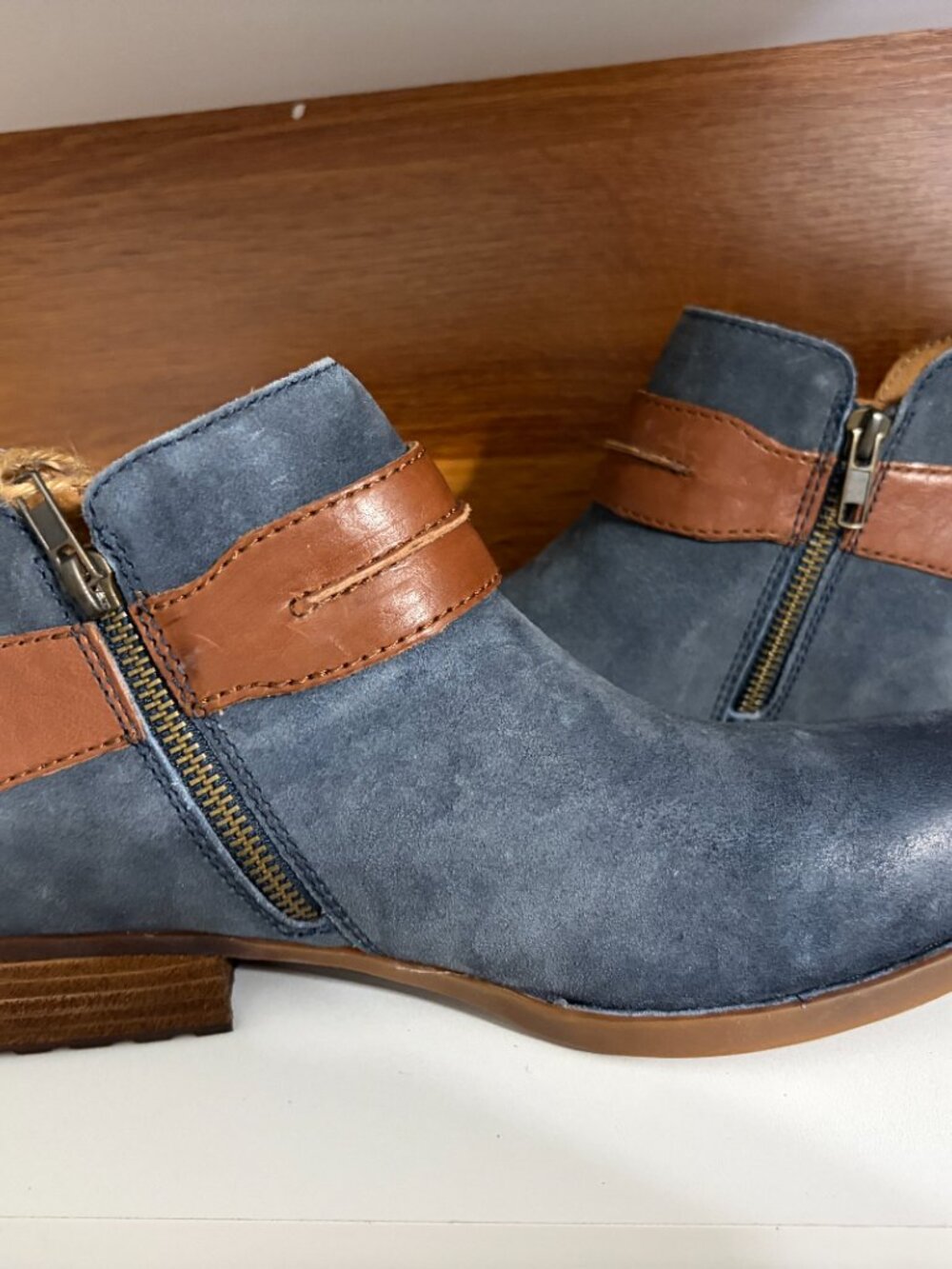 Born "Kati" ankle bootie in Dark Blue, size 10 - Picture 10 of 14